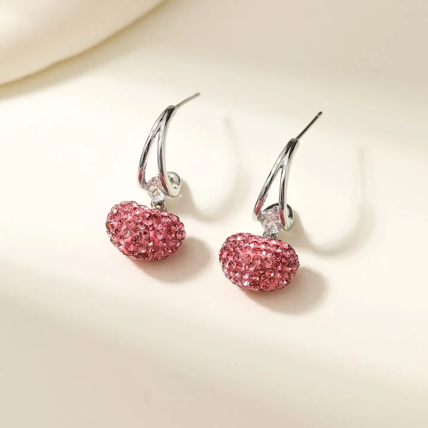 Luxury Imitation Pearl Heart Shaped Drop Earrings for Girls Fashion New Fresh Jewelry for Women Ladies Accessories Wholesale