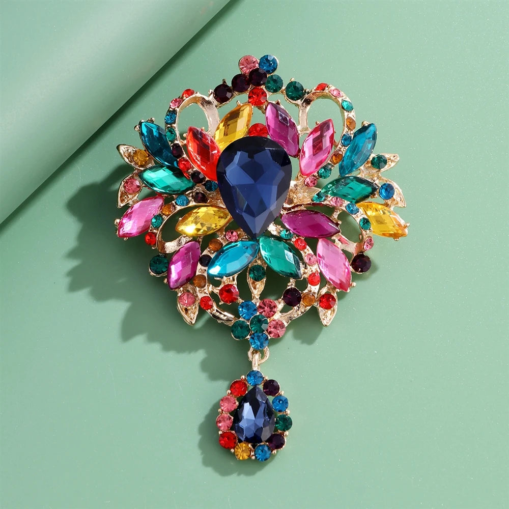 Fashion Glitter Sparking Rhinestone Dainty Brooches for Girls Elegant Stylish Pins Jewelry for Women Ladies Accessories Hot Sale