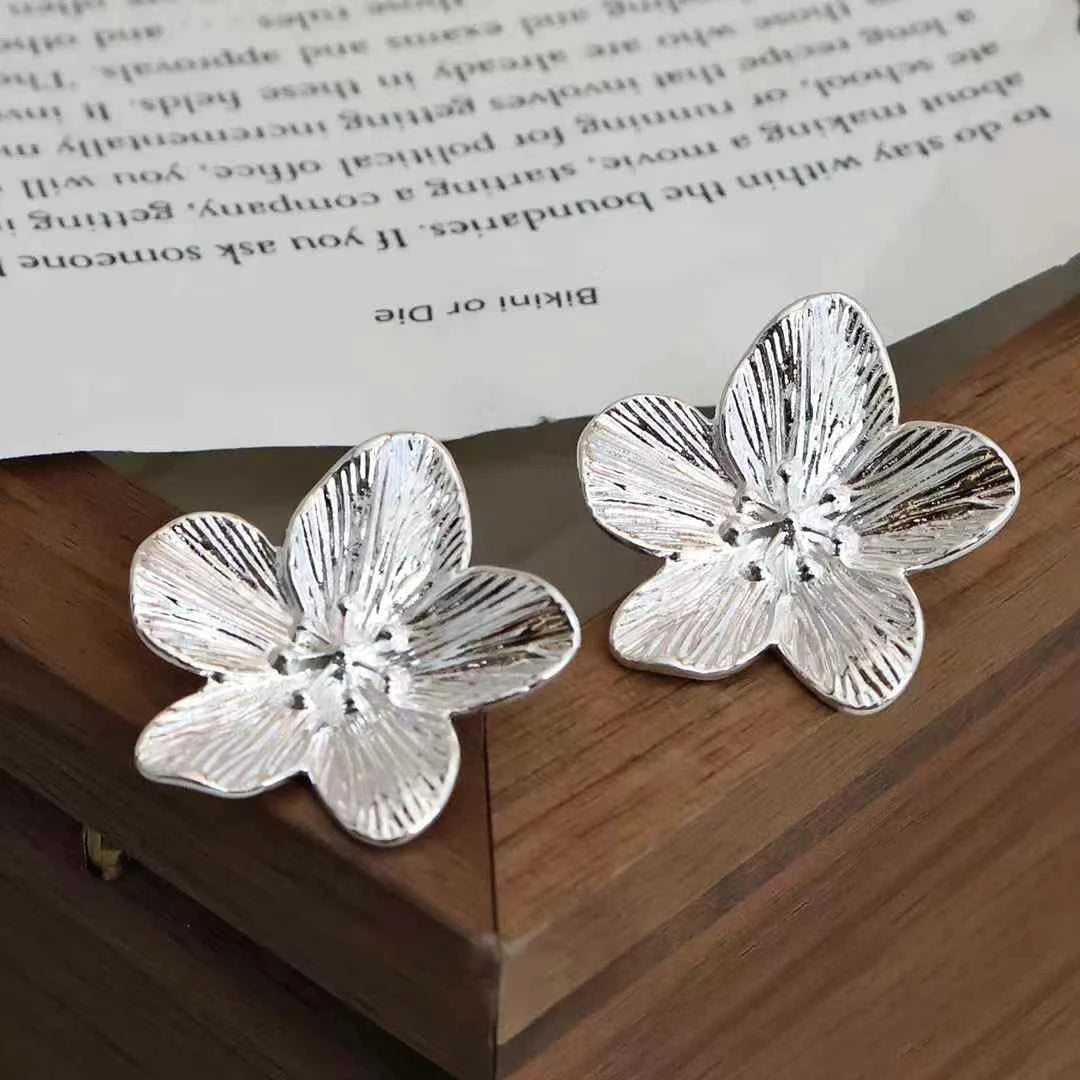 Girly Aesthetic Hot Sale Flower Shape Medium Stud Earring Fashion Dainty Charms Elegant Lightweight Bulk Jewelry Accessories