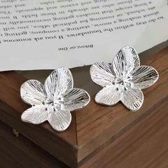 Girly Aesthetic Hot Sale Flower Shape Medium Stud Earring Fashion Dainty Charms Elegant Lightweight Bulk Jewelry Accessories
