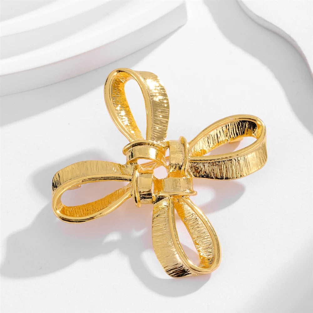 Fashion Simple Chinese Knot Trendy Brooches for Girls Stylish Minimalistic Mental Jewelry for Women Ladies Accessories Wholesale