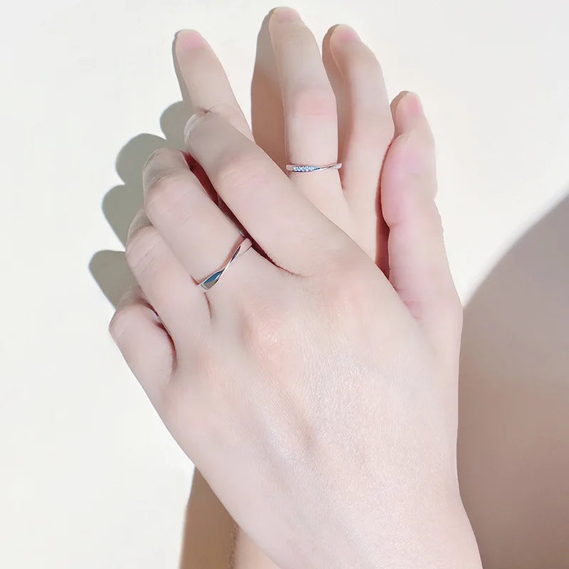 Mobius Strip Couple Rings A Pair of Copper Silver-Plated Fashionable and Trendy Female Male Ring for Gift Accessories Wholesale