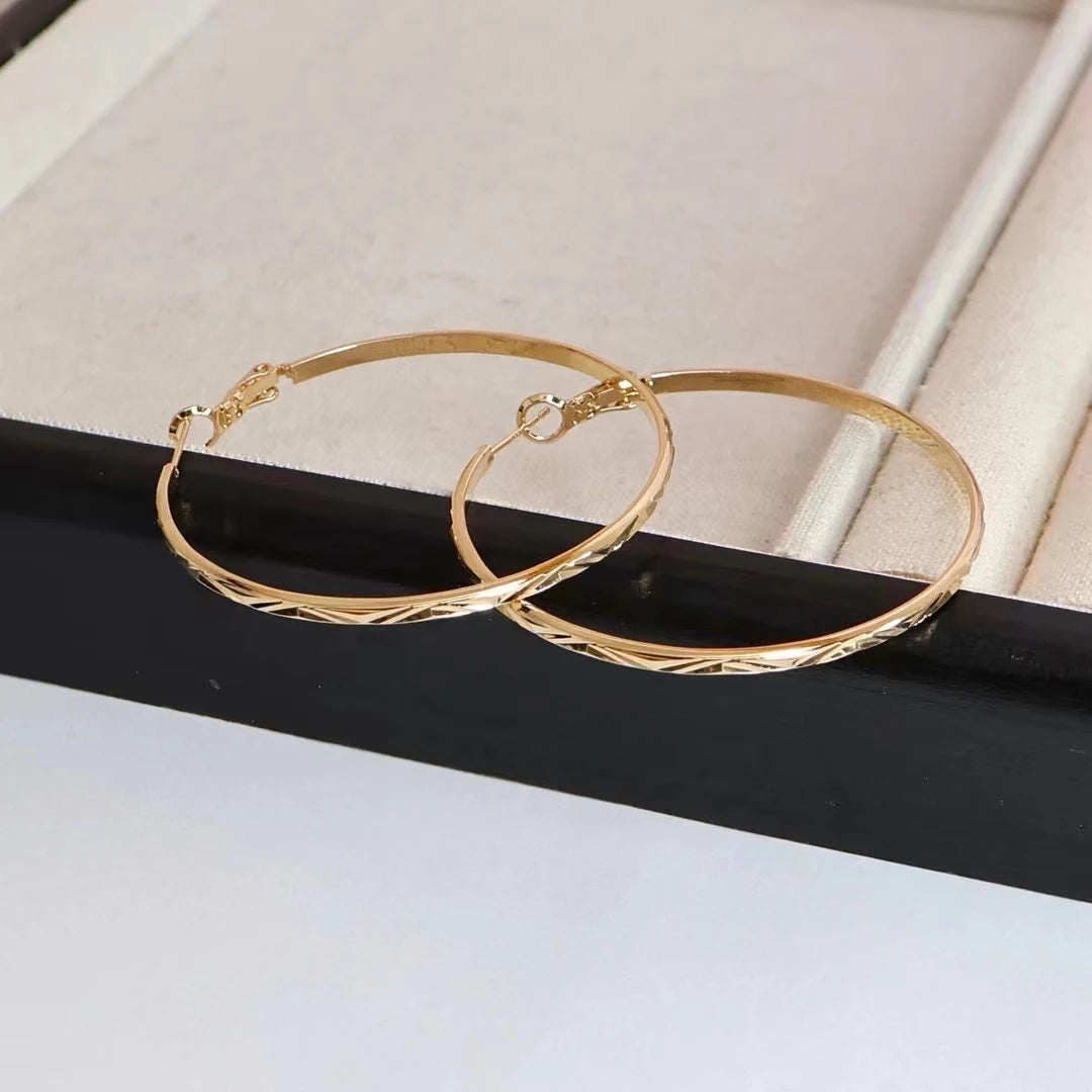 Fashion Simple Classic Minimalistic Hoop Earrings for Girls Sweet Trendy Jewelry for Women Ladies Accessories Chinese Supplier