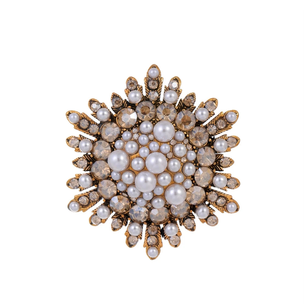Fashion Imitation Pearl Luxury Brooches for Girls Sweet Elegant Graceful Pins Jewelry for Women Ladies Accessories New Design
