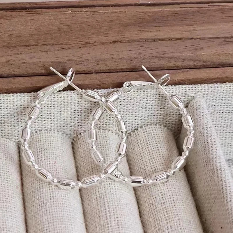 Fashion Simple Minimalistic Classic Hoop Earrings for Girls Elegant Charms Art Deco Jewelry for Women Ladies Accessories Chic