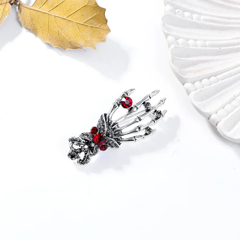 Fashion Halloween Gothic Horrific Skeleton Hand Brooches for Girls Carnival Pins Jewelry for Women Ladies Accessories Wholesale