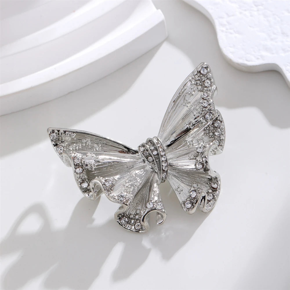 Fashion Alloy Mental Elegant Butterfly Brooches for Girls Stylish New Design Pins Jewelry for Women Ladies Accessories Wholesale