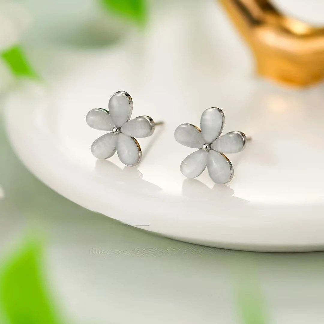 Women New Design Flower Shape Butterfly Heart Decorative Mini Stud Earring Fashion Elegant Simple Bulk Daily Jewelry Accessory