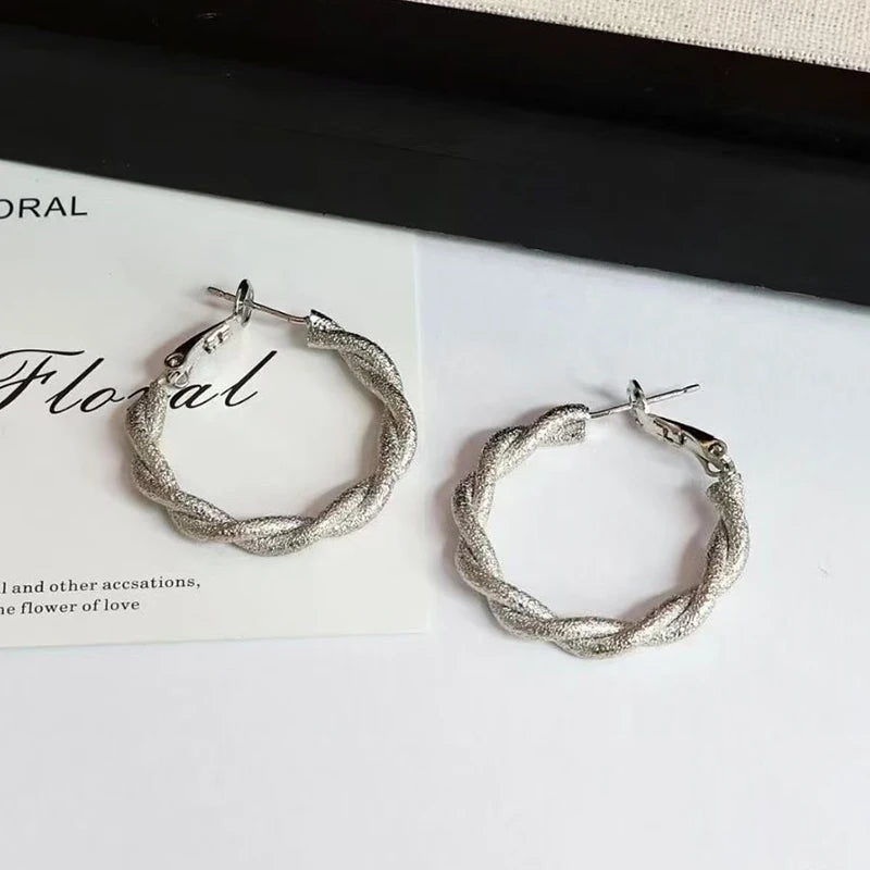 Fashion Simple Retro Glamorous Classic Hoop Earrings for Girls Charms Art Deco Jewelry for Women Ladies Accessories Wholesale