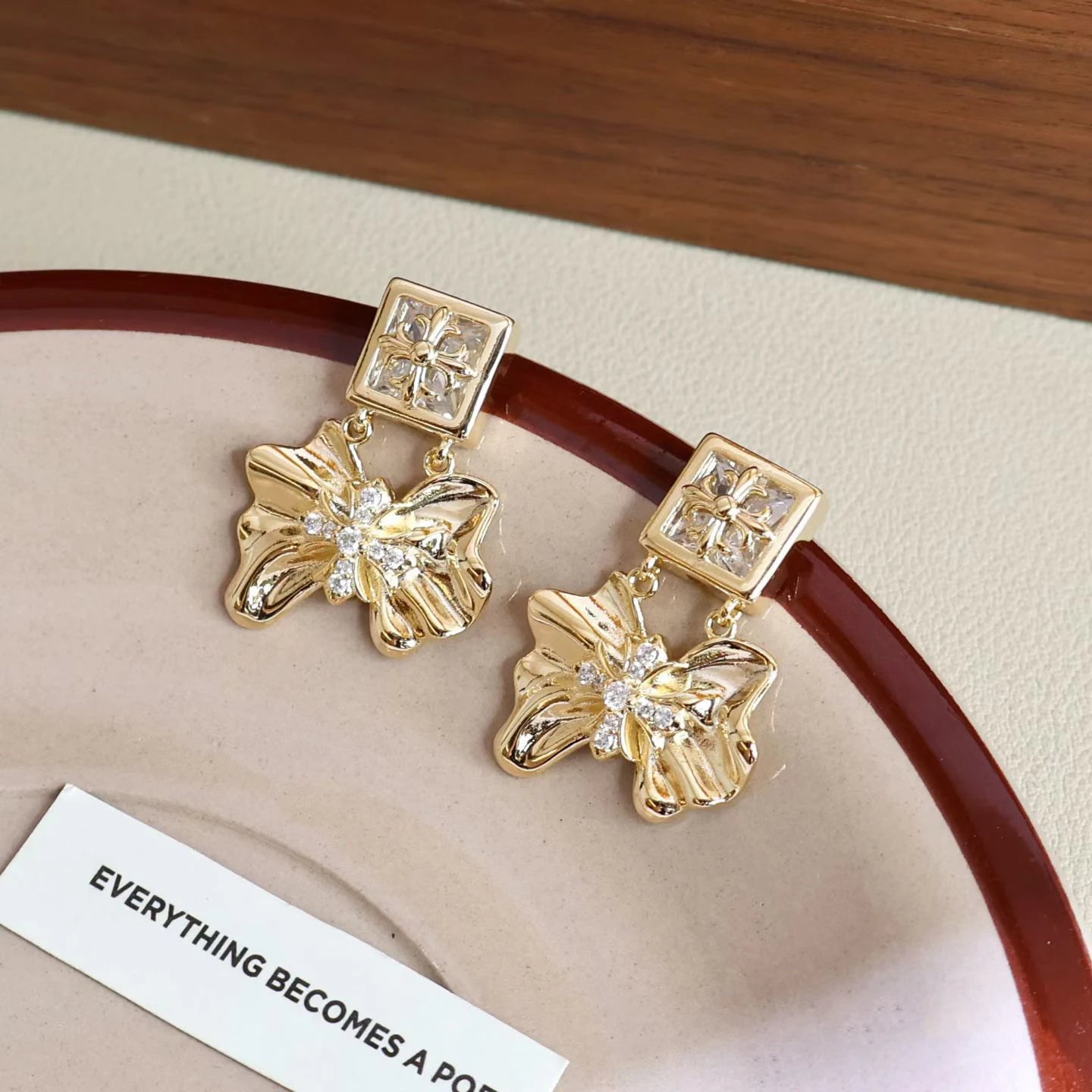 Fashion Dainty Golden Sweet Star Drop Earrings for Girls Elegant Art Deco Glamorous Jewelry for Women Ladies Accessories Chic