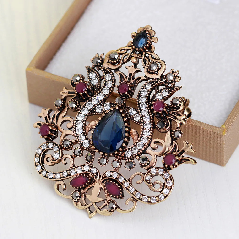 Fashion Glamorous Dainty Rhinestone Glitter Brooches for Girls Elegant Graceful Pins Jewelry for Women Ladies Accessories