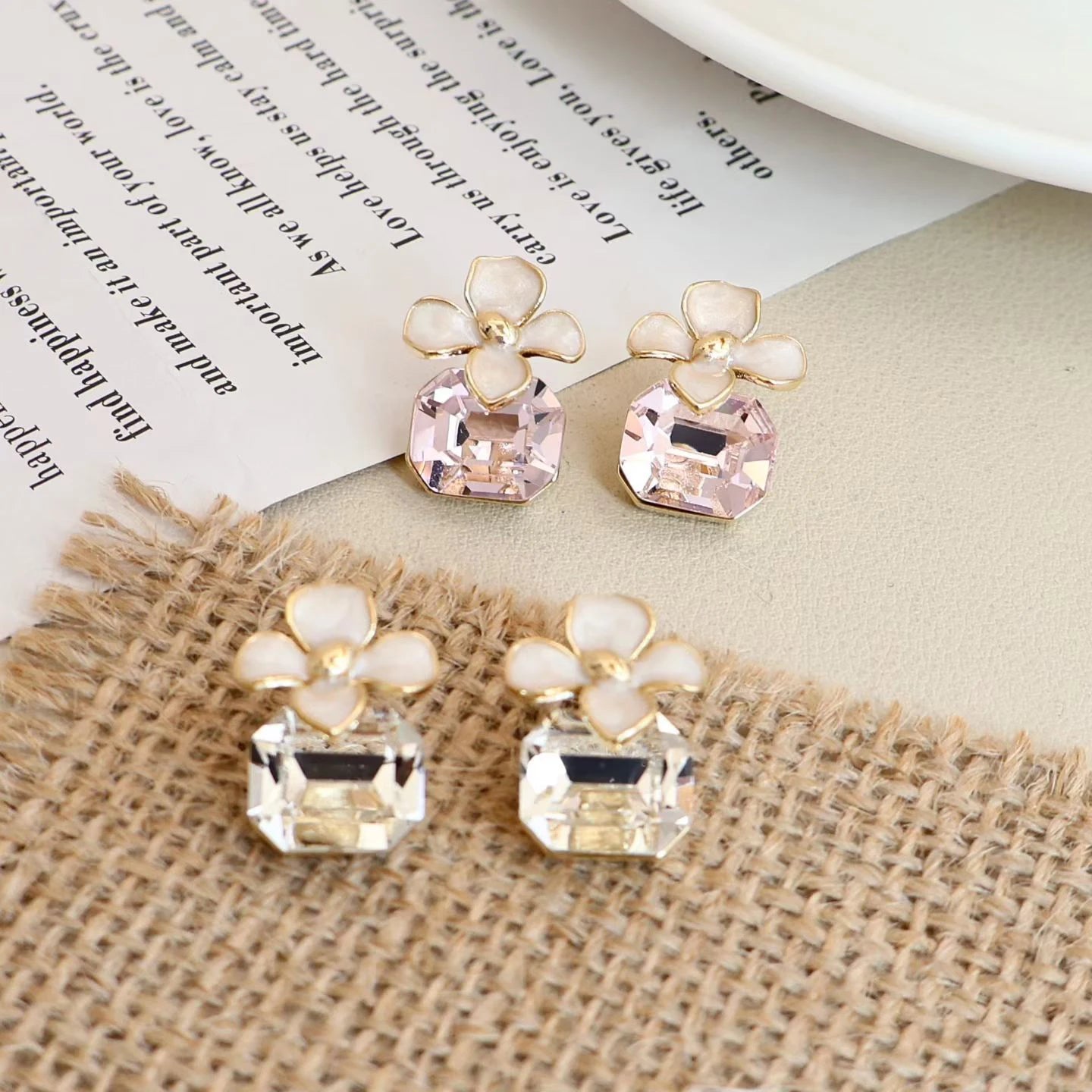 Fashion Flower Glitter Rhinestone Simple Stud Earrings for Girls Sweet Cute Jewelry for Women Ladies Accessories Wholesale Chic