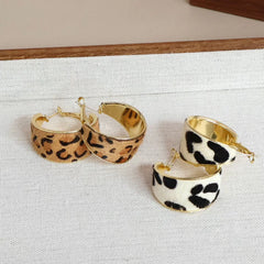 Simple Minimalistic Trendy Sweet Glitter Hoop Earrings for Girls Bold Glamorous Jewelry for Women Ladies Accessories Wholesale