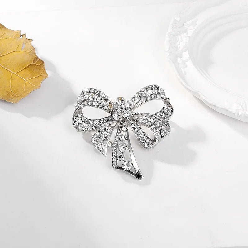 Fashion Bowknot Rhinestone Glitter Trendy Brooches for Girls Sweet Cute Elegant Jewelry for Women Ladies Accessories Wholesale