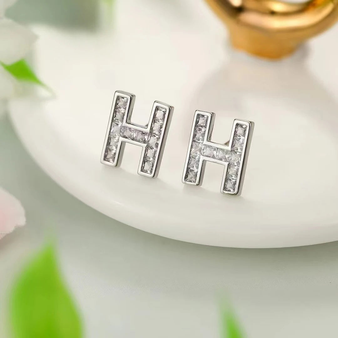 Women Hot Sale New Design Letter Shape Small Stud Earring Fashion Sparking Simple Bulk Jewelry Accessories for Female Daily Use
