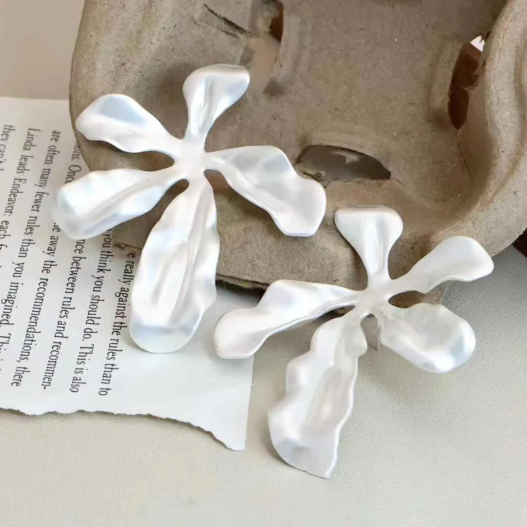 Ladies Hot Sale New Design Flower Shape Large Stud Earring Trendy Charms Latest Bulk Order Jewelry Accessories for Women Daily