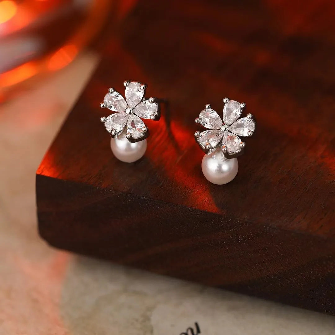 Ladies Flower Imitation Pearl Small Mini Stud Earring Fashion Chic Sparking Lightweight Jewelry Accessories for Women Daily Use