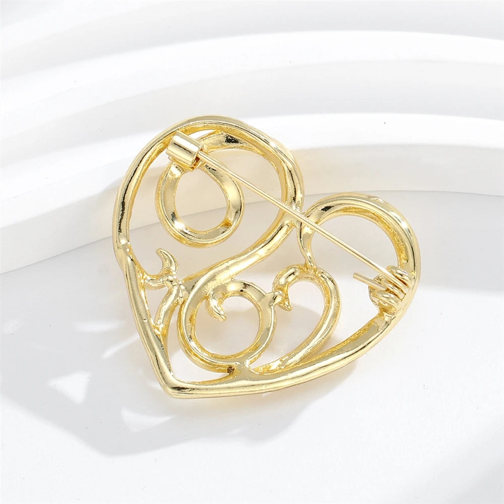 Fashion Simple Minimalistic Heart Shaped Brooches for Girls Sweet Elegant Pins Jewelry for Women Ladies Accessories Wholesale