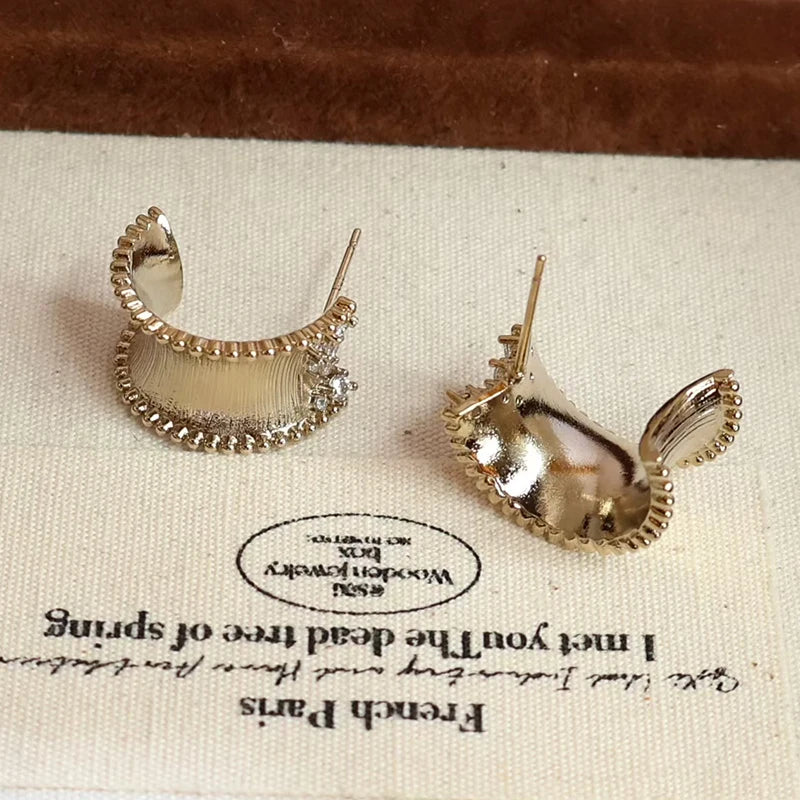 Fashion Simple Minimalistic Trendy Elegant Hoop Earrings for Girls Charms Glamorous Jewelry for Women Ladies Accessories Chic