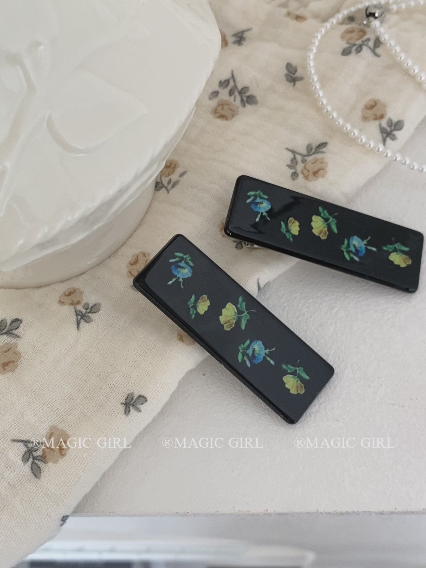 Women's French Vintage Small Duckbill Hairpins Graceful Flower Fashion Stock Hair Claw Clips for Daily Office Use or Parties