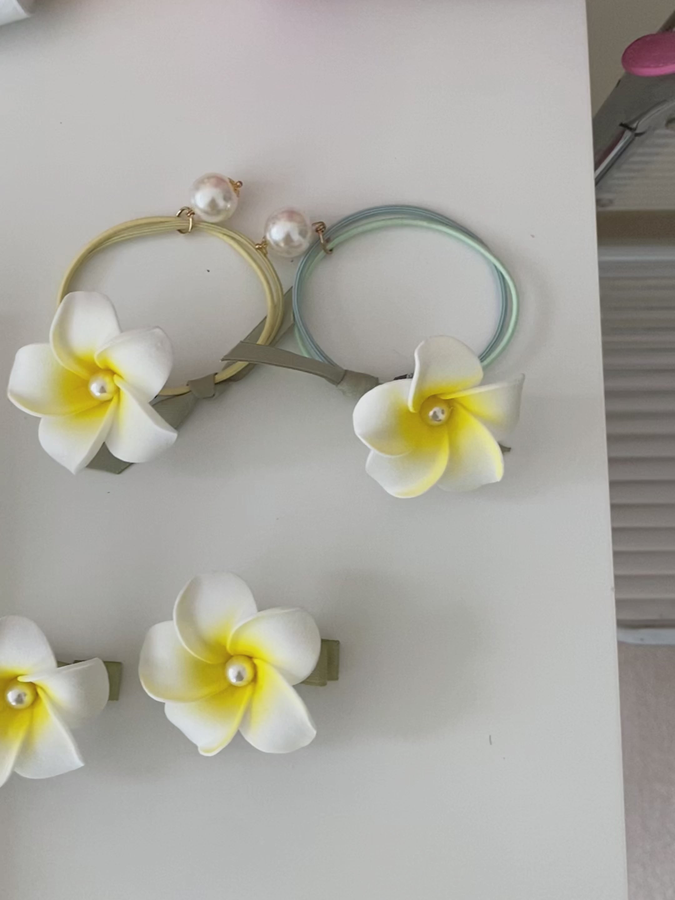 Sweet Cute Flower Hair Clips for Kids Teens Imitation Pearl Fashion Alligators Alloy Plastic Hair Accessories for Party Stock