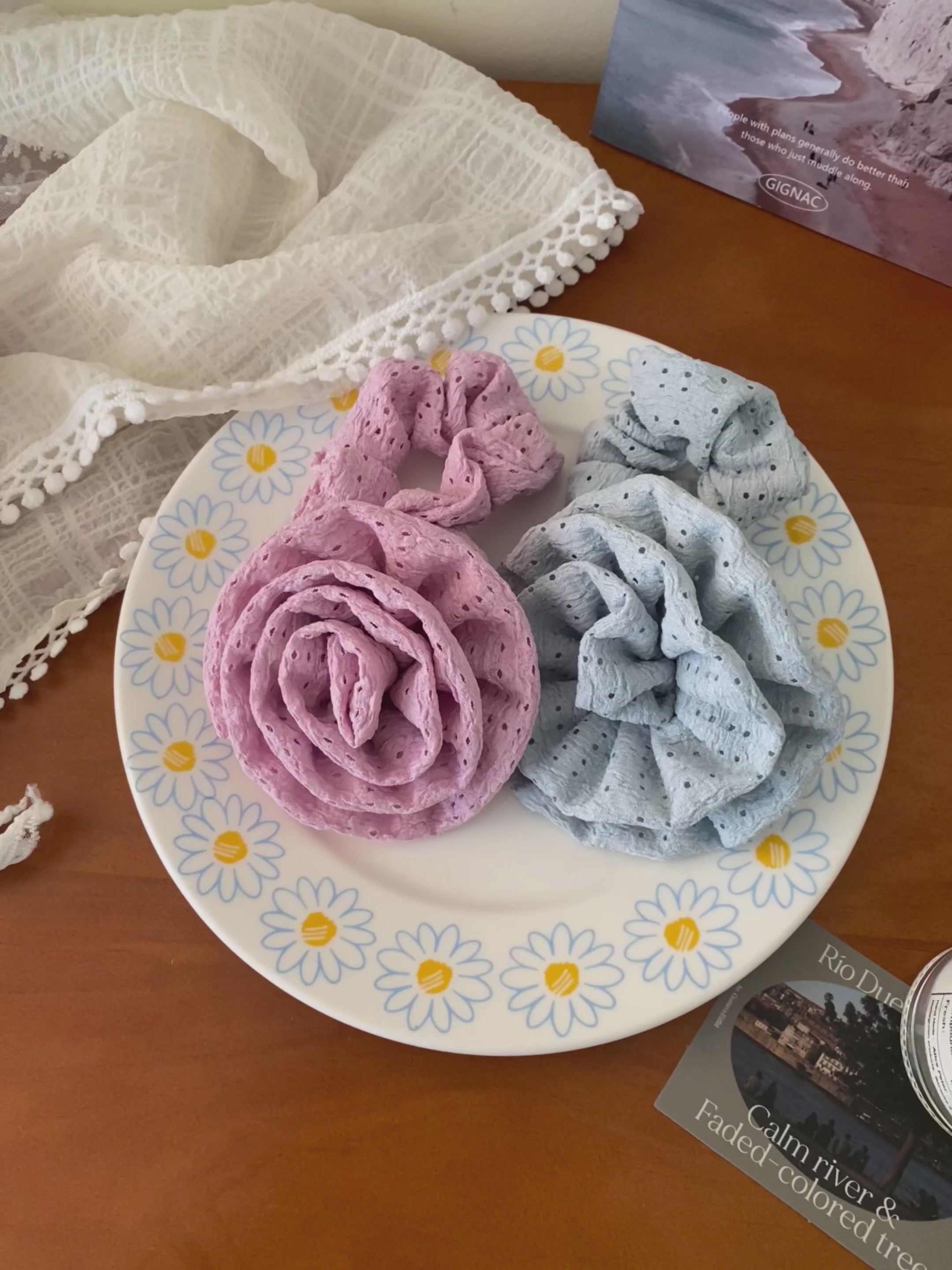 Brand New Women's Hair Accessories Solid Color Flower Scrunchies Simple Chic Vintage Style Hair Ties for Ladies Elegant Fashion