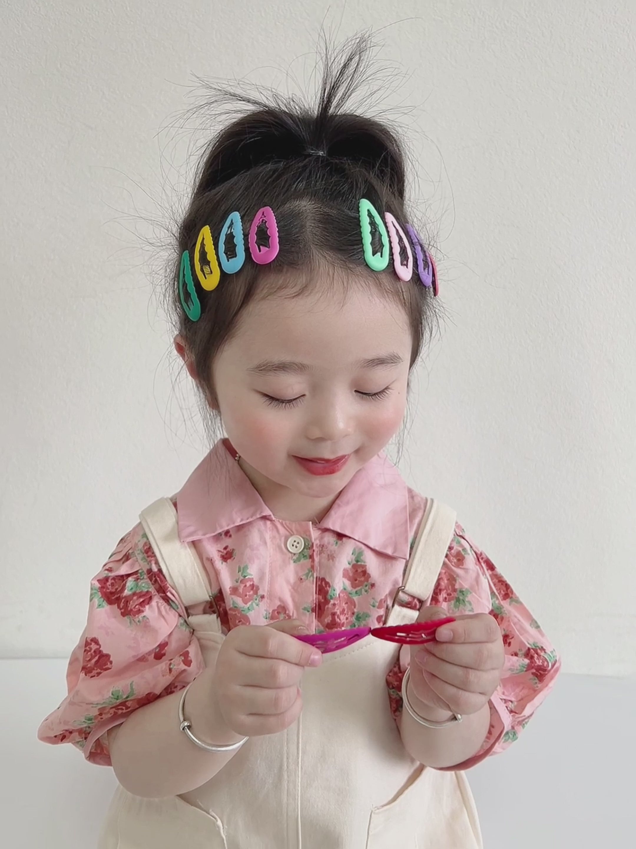 Sweet Cute Solid Color Heart Shaped Hair Clips for Baby Girls Simple Minimalistic Snap Clips for Kids Children Hair Accessories