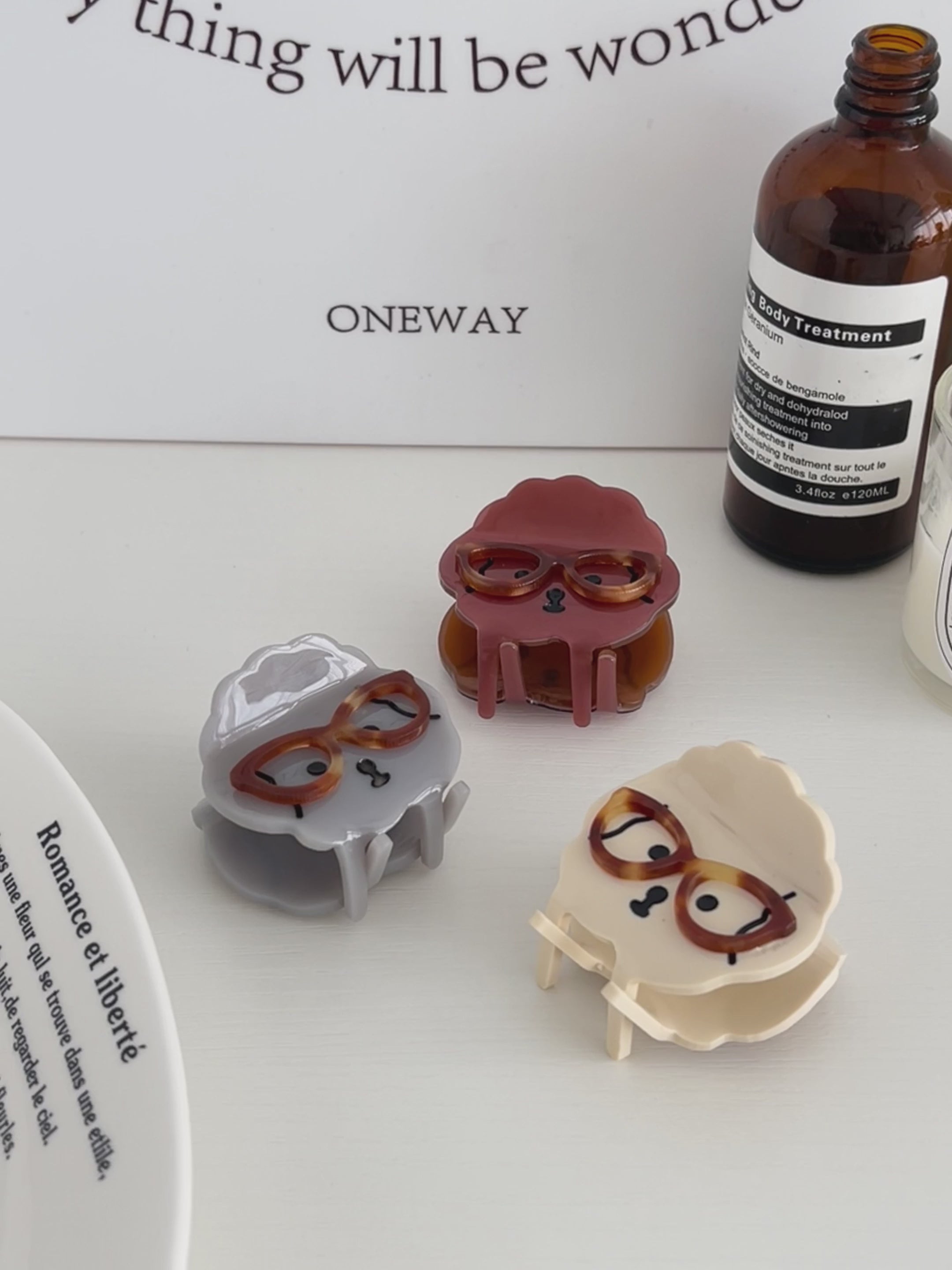 Cute Mini Sweet Dog Hair Claw Clips for Girls Glasses Acryclic Haarspange for Women Ladies Chic Stylish Hair Accessories