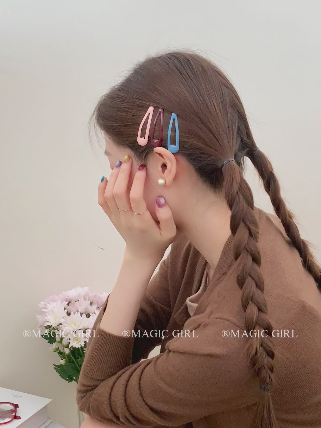 Elegant & Stylish Girls Hair Accessories Solid Color Minimalistic Alloy Snap Hair Clips for Women Casual Fashion Style