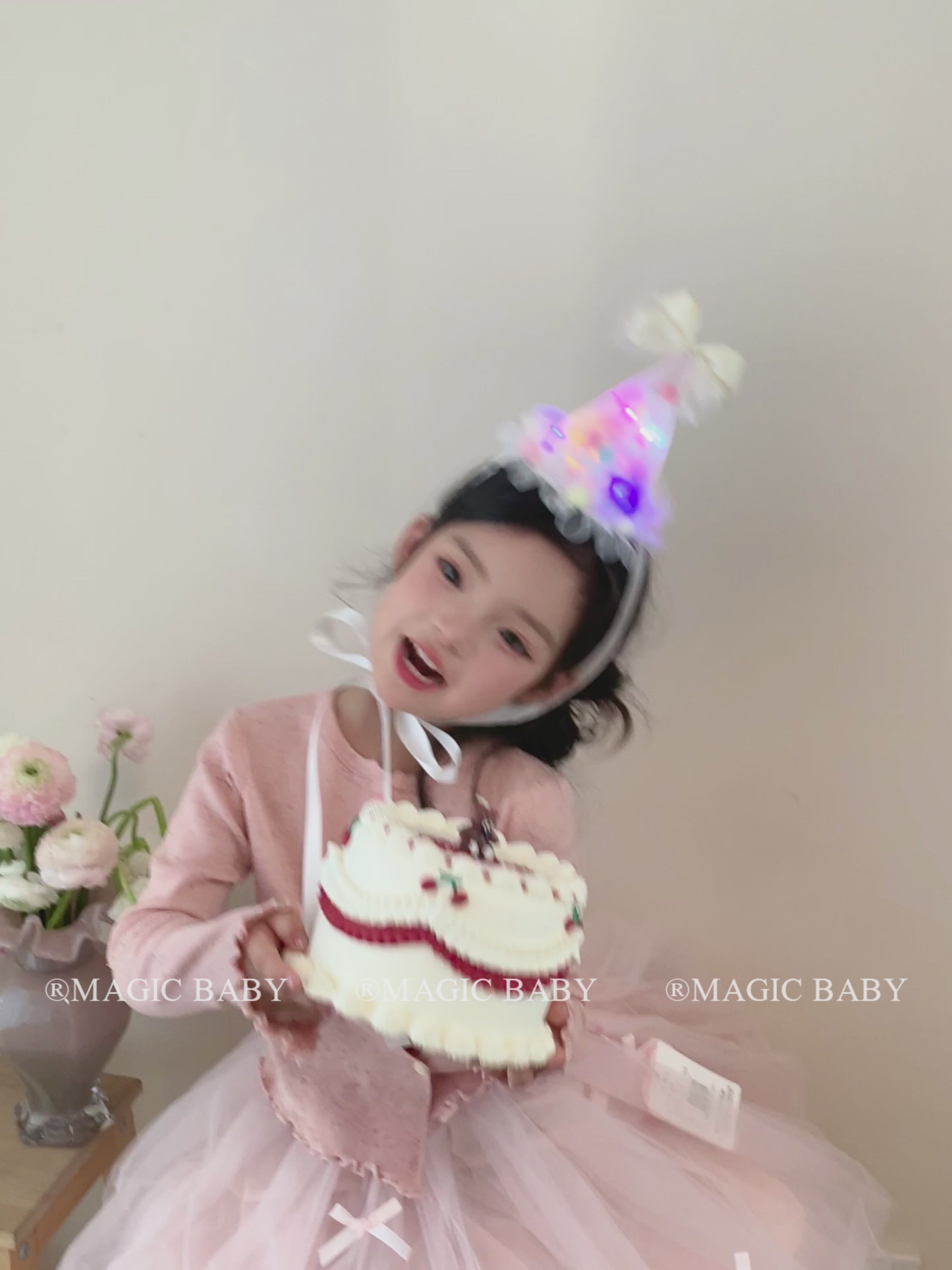 Children's White Fabric Birthday Hat Bowknot Ball Alligator Clips Luminous Hairpins Fashionable Accessories for Kids' Prom Use