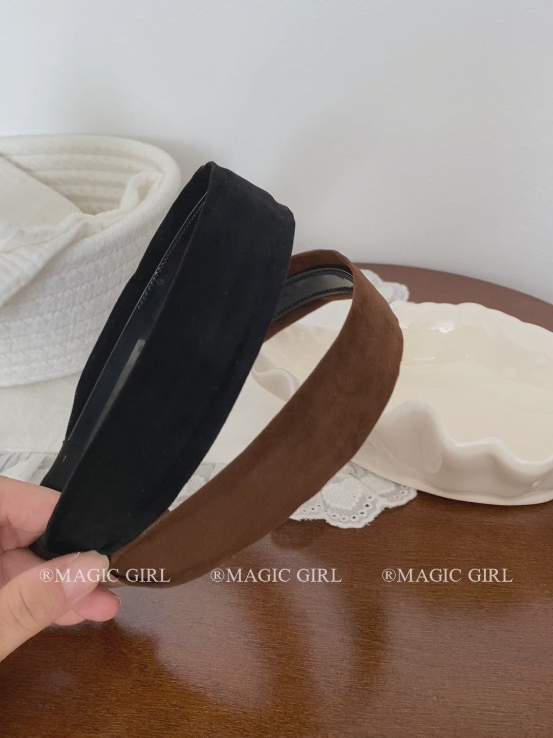 2025 Hot Sale High Quality Elegant Vintage Velvet Wide Headbands Solid Color Female Hairbands Accessory