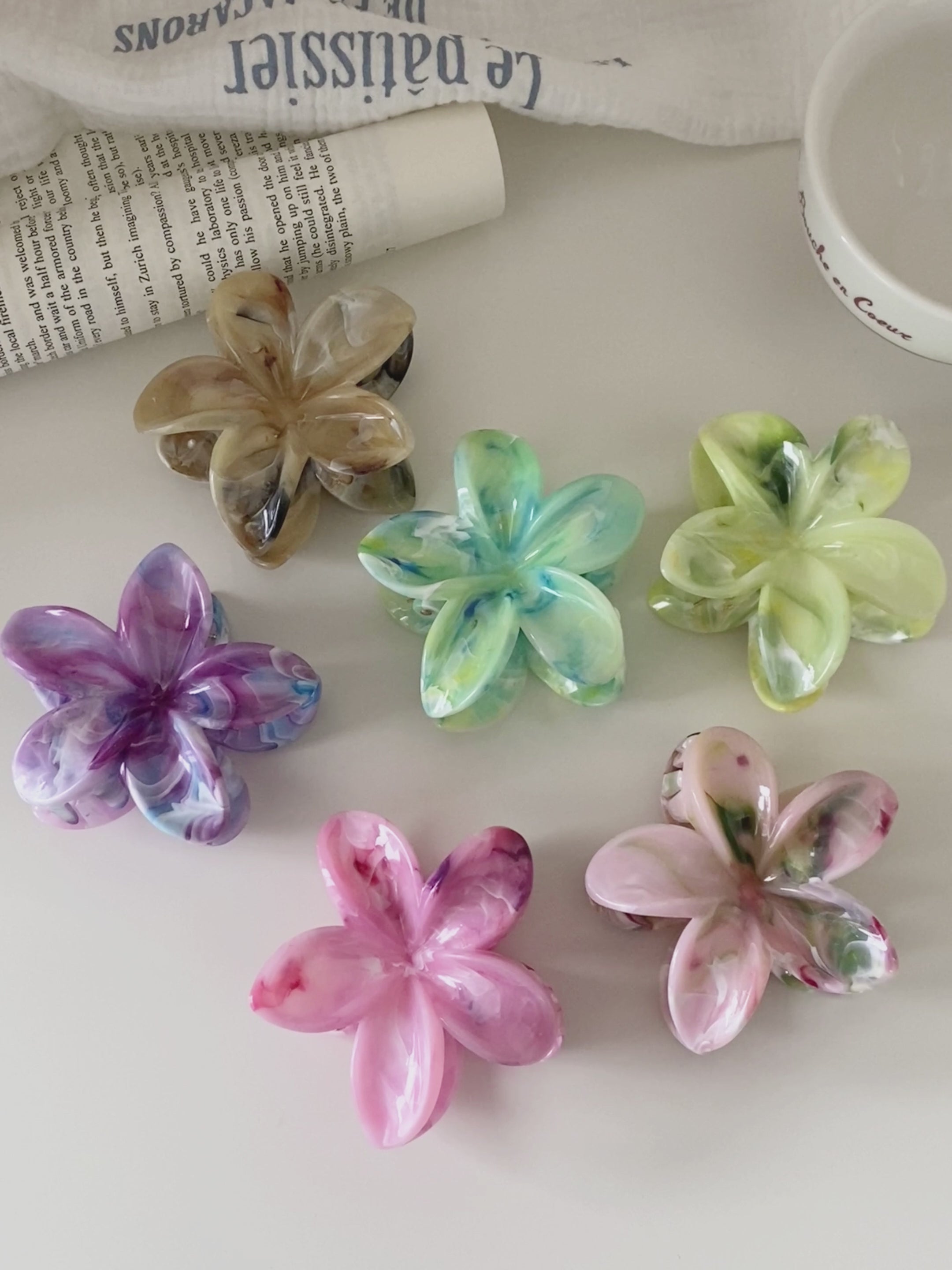 Solid Color Hawaii Style Flower Hair Claw Clips for Women & Girls Trendy Sweet Fashion Hair Accessories for Daily Use