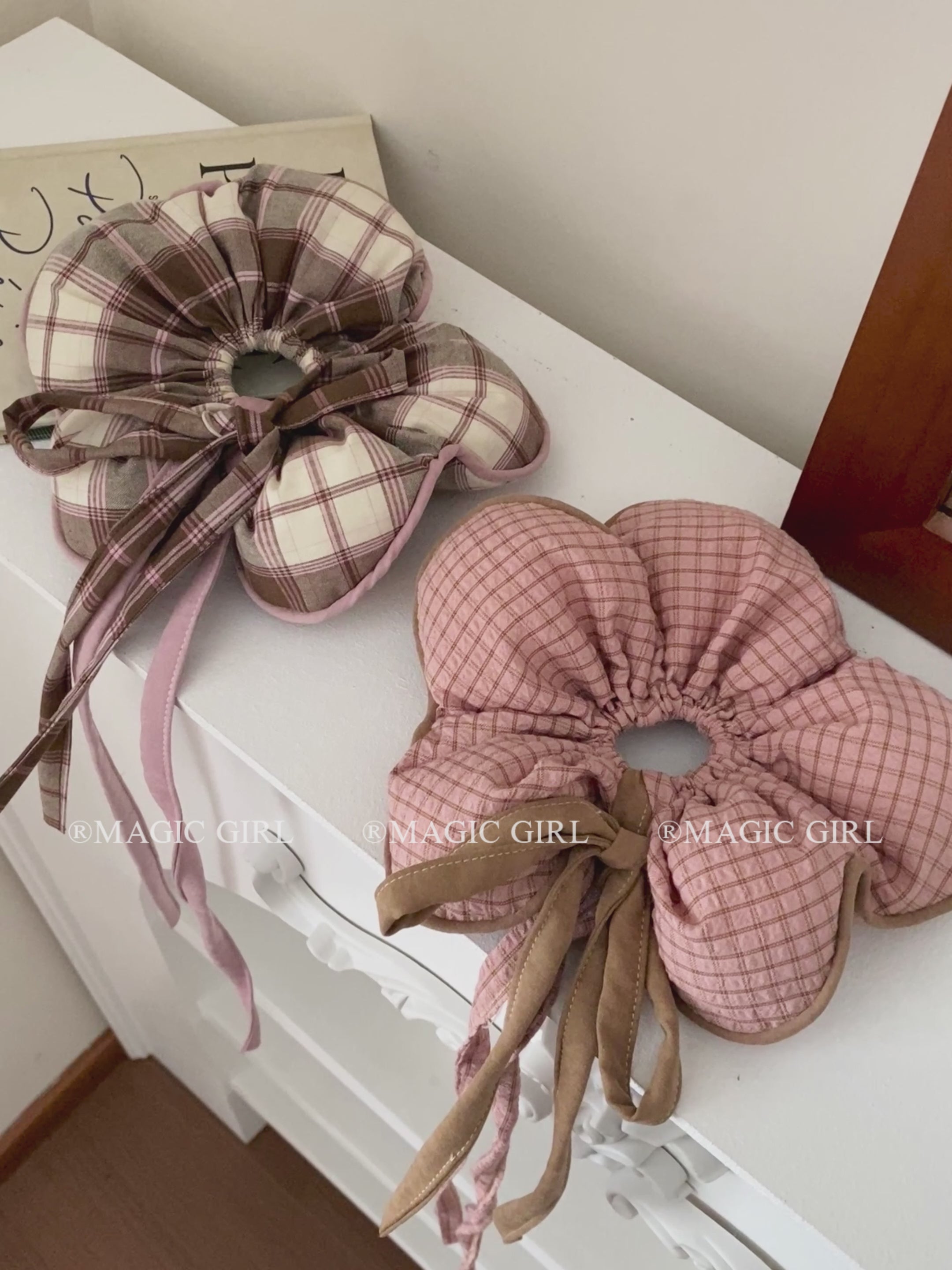 Fashion Brown Plaid Elegant Flower Scrunchies for Girls Trendy Stylish Ribbon Hair Ties for Women Ladies Hair Accessories Chic